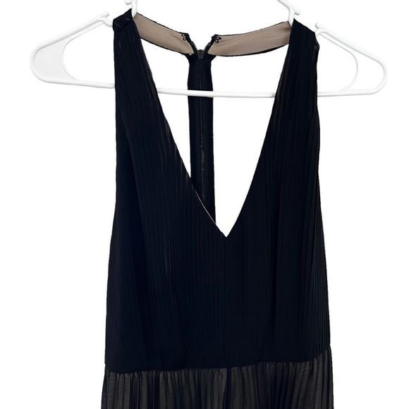 Alice + Olivia Pleated Wide Leg Jumpsuit - Picture 5 of 9